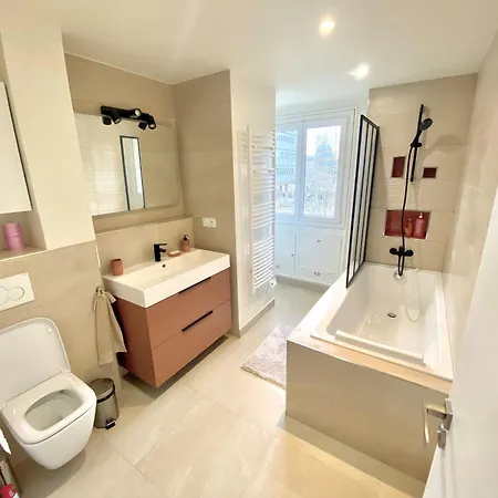 Bel De 77m2 A Au Pied Du Metro Apartment